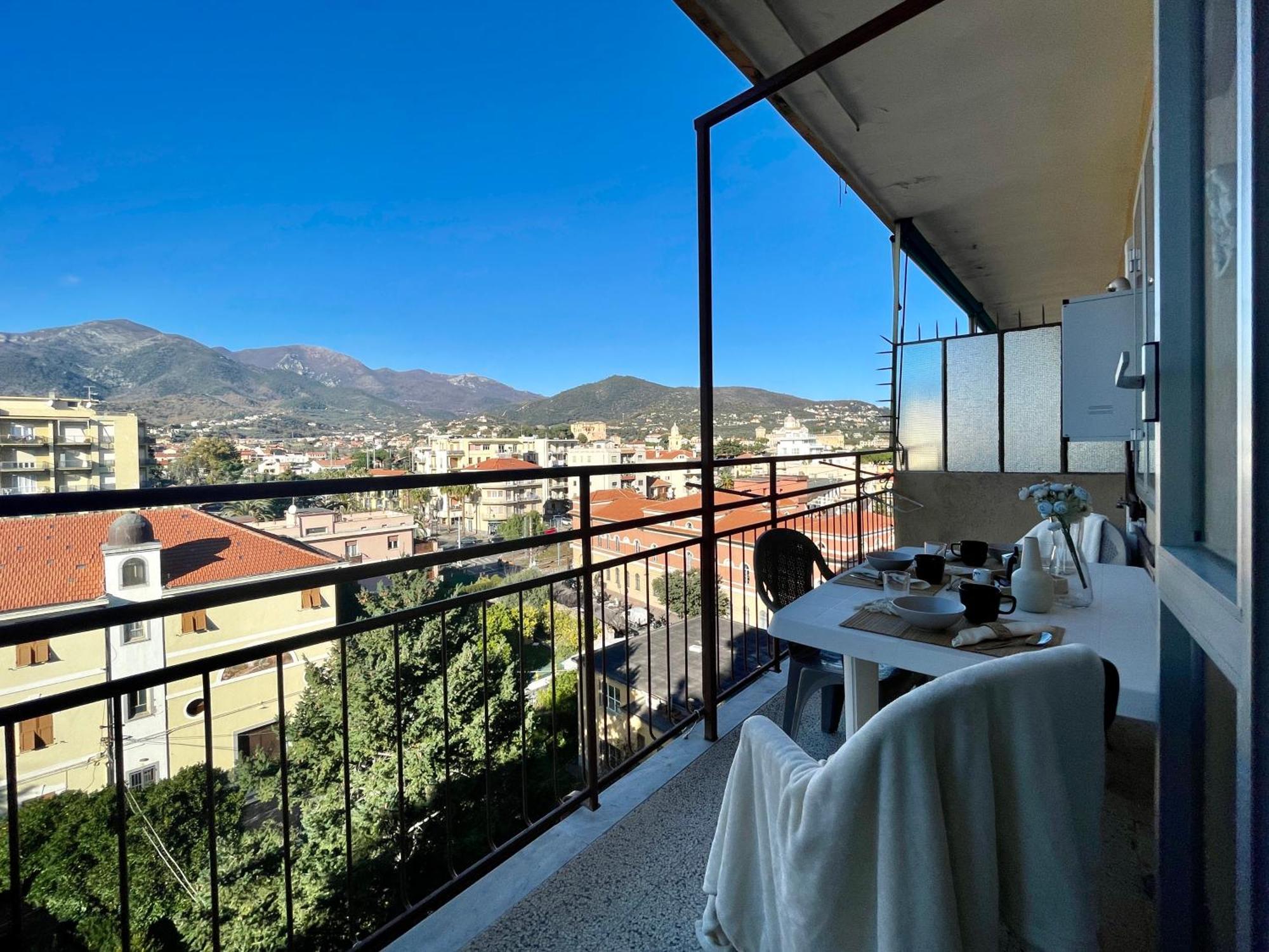 شقة 150Mt Dal Mare Monolocale In Centro Con Vista Aperta, Wi-Fi E A/C لوانو المظهر الخارجي الصورة